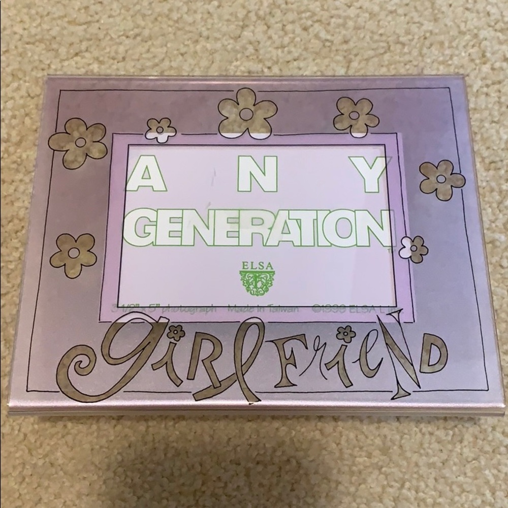 “Girlfriend” picture frame